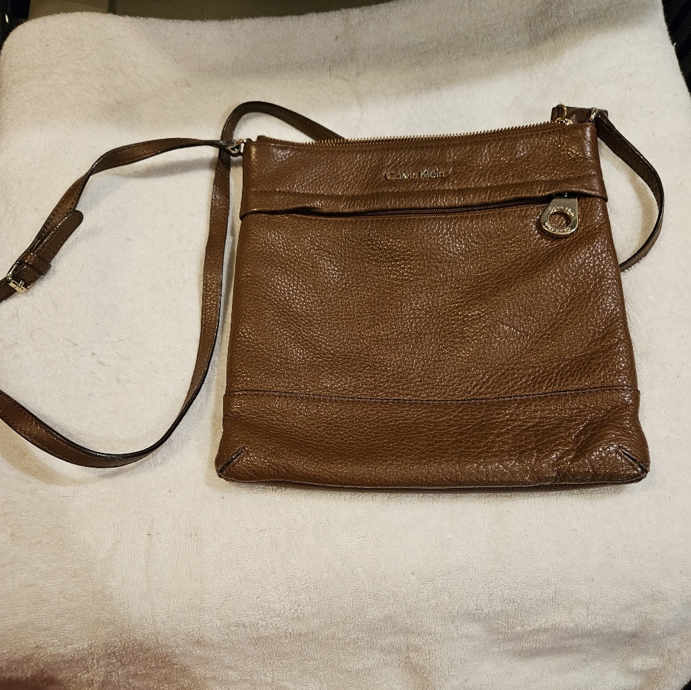 CALVIN KLEIN CROSS BODY BAG